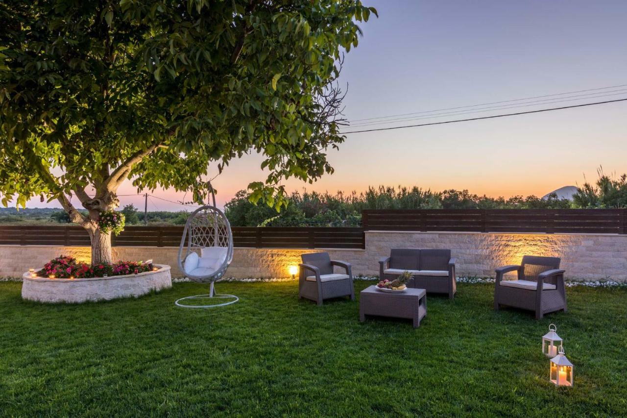 Villa Nissos Linia Luaran gambar